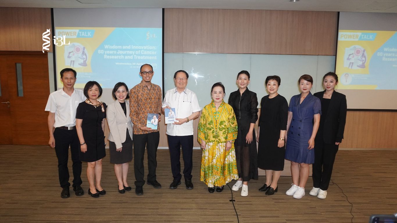 Scheduled on Wednesday, April 30, 2025, the Indonesia International Institute for Life Sciences (i3L) successfully hosted a hybrid Power Talk featuring the distinguished Prof. Xu Kecheng, the Life Honorary Dean of the Institute of Translational Biomedicine at Jinan University and the Leading Expert in China’s National Clinical Key Specialty (Oncology)