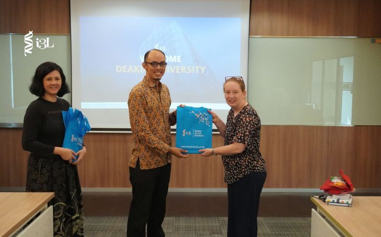 On Wednesday 30th April 2025, i3L had the pleasure of welcoming Dr. Jillian Healy, Dr. Elizabeth Weldon, Mr. Zaky Muftada and Mr. Bima Fitriandana – Representatives from Deakin University, for a meaningful discussion in opening doors to more exciting collaborative opportunities, particularly in student mobility programs, research, and more to foster global learning experiences.